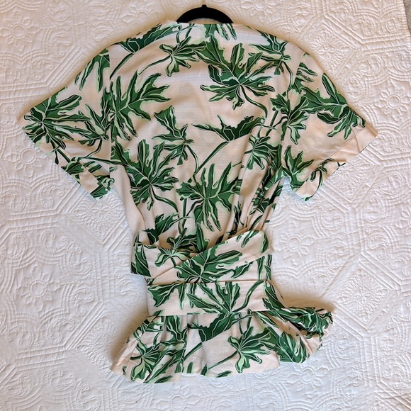 NWT Emily McCarthy Day Robe Top, Rose Jungle Print, Size Medium, pink & green - Picture 5 of 8